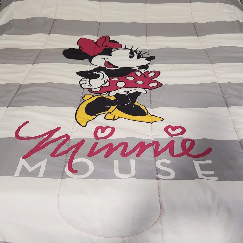 Disney Beloved Minnie Mouse Girls Twin Gray White Reversible Bedding Comforter
